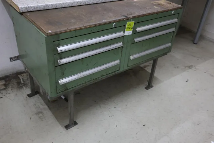 1 x Werkstattschrank Maße: 122 x 60 x 82 cm